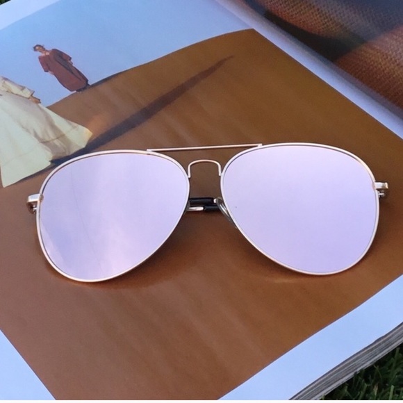 Accessories - Rose Gold Aviator Sunglasses☀️